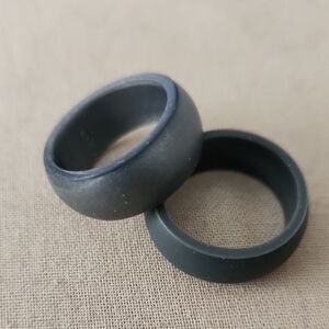 🎄5/$30 Mens Silicone Ring Set